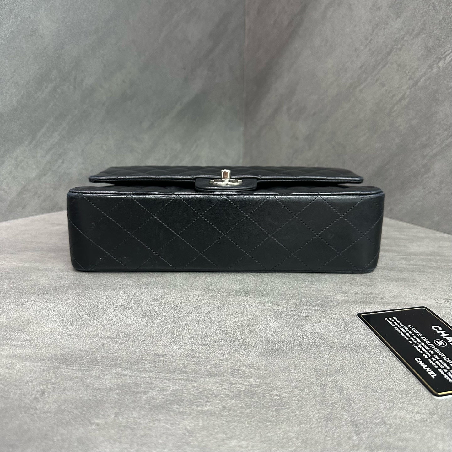 Chanel cf medium-sized black and silver sheepskin chain bag, 14 opening, card bag type, three-dimensional inside clean