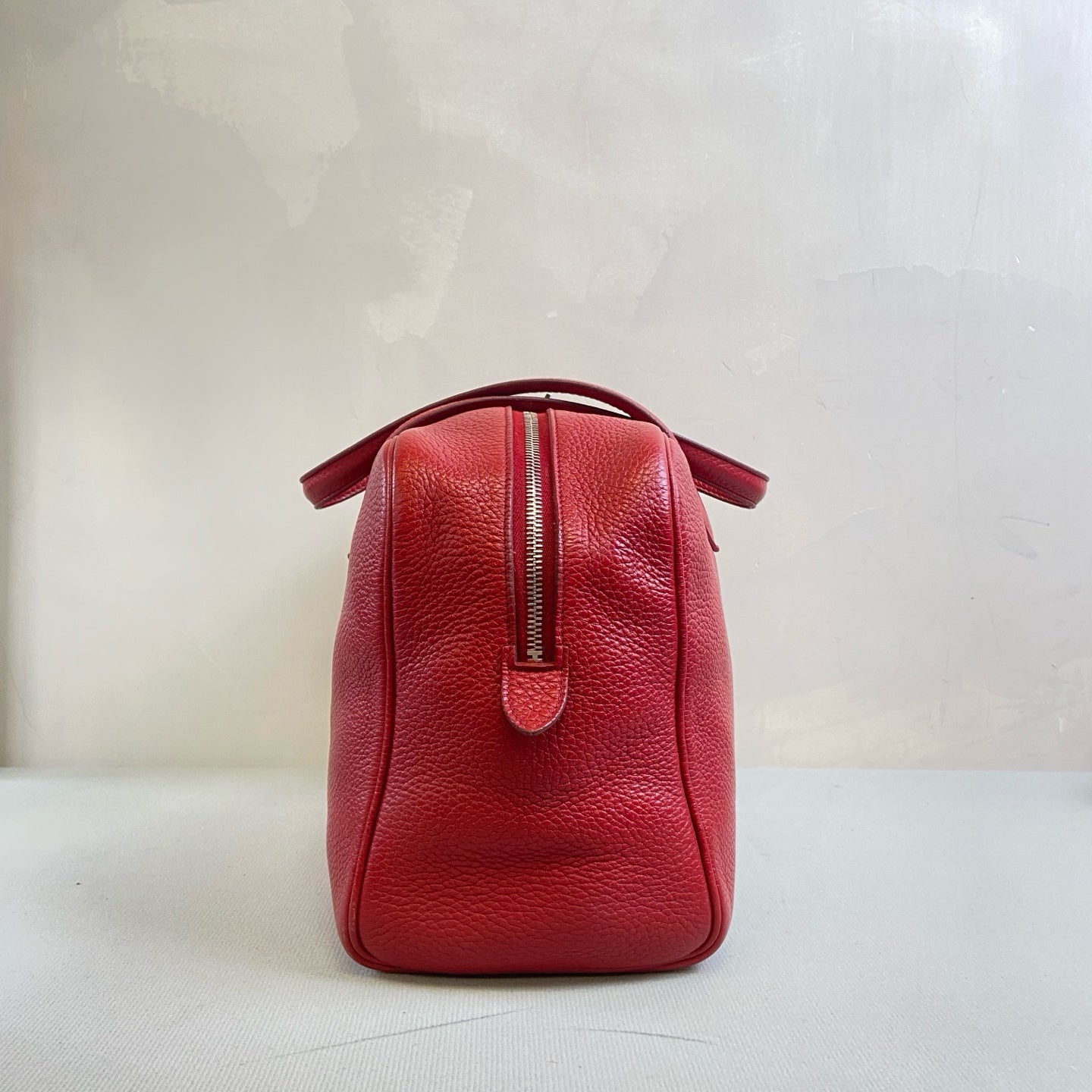 Hermès 98% New Frame R Engraved Victoria 35 Red Handbag Size 35*23