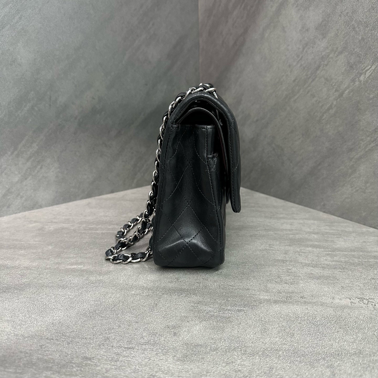 Chanel cf medium size black silver sheepskin chain bag 14, open bag type, three-dimensional inside clean