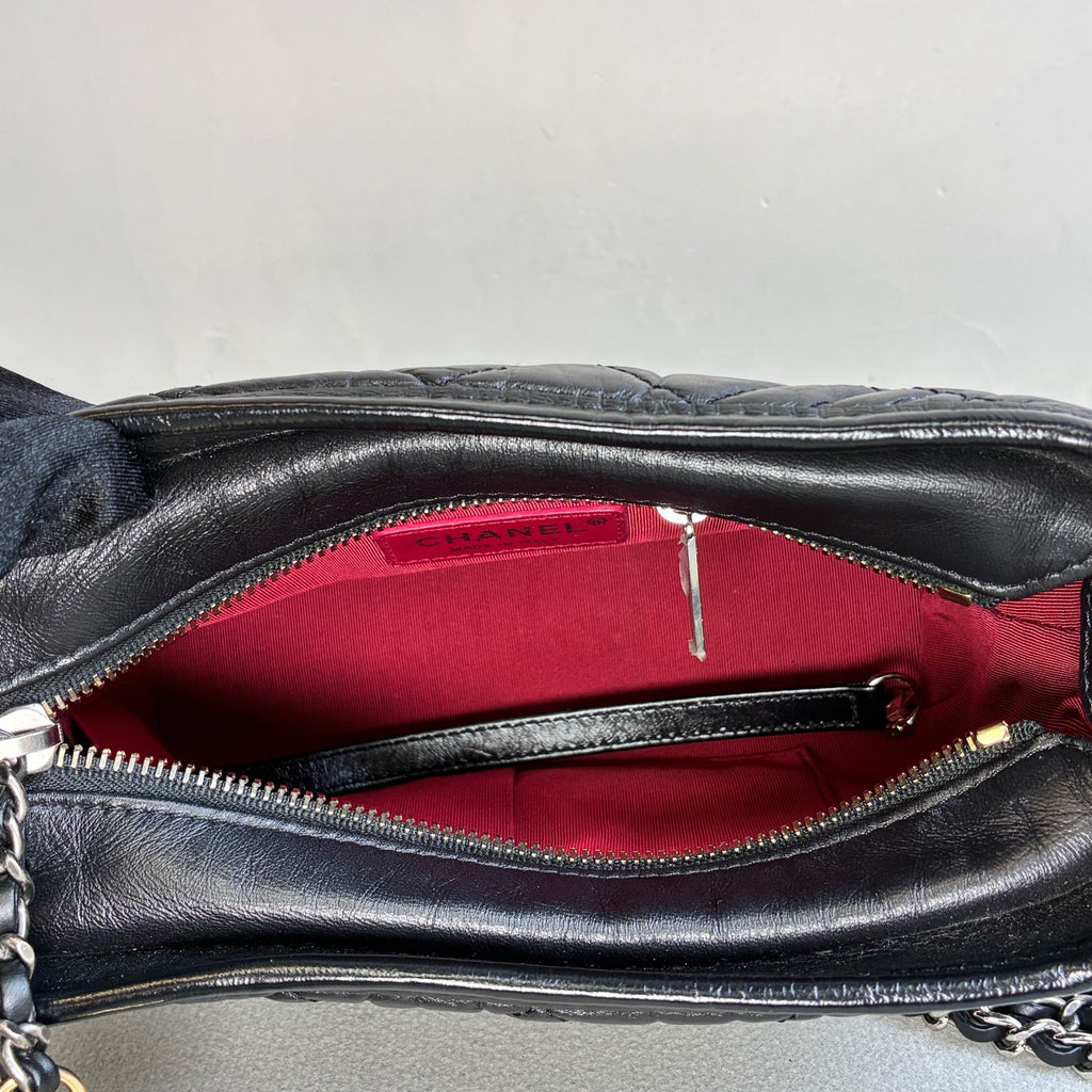 Chanel 99% new 28 Open Boy Bag Medium Black Size 21*14
