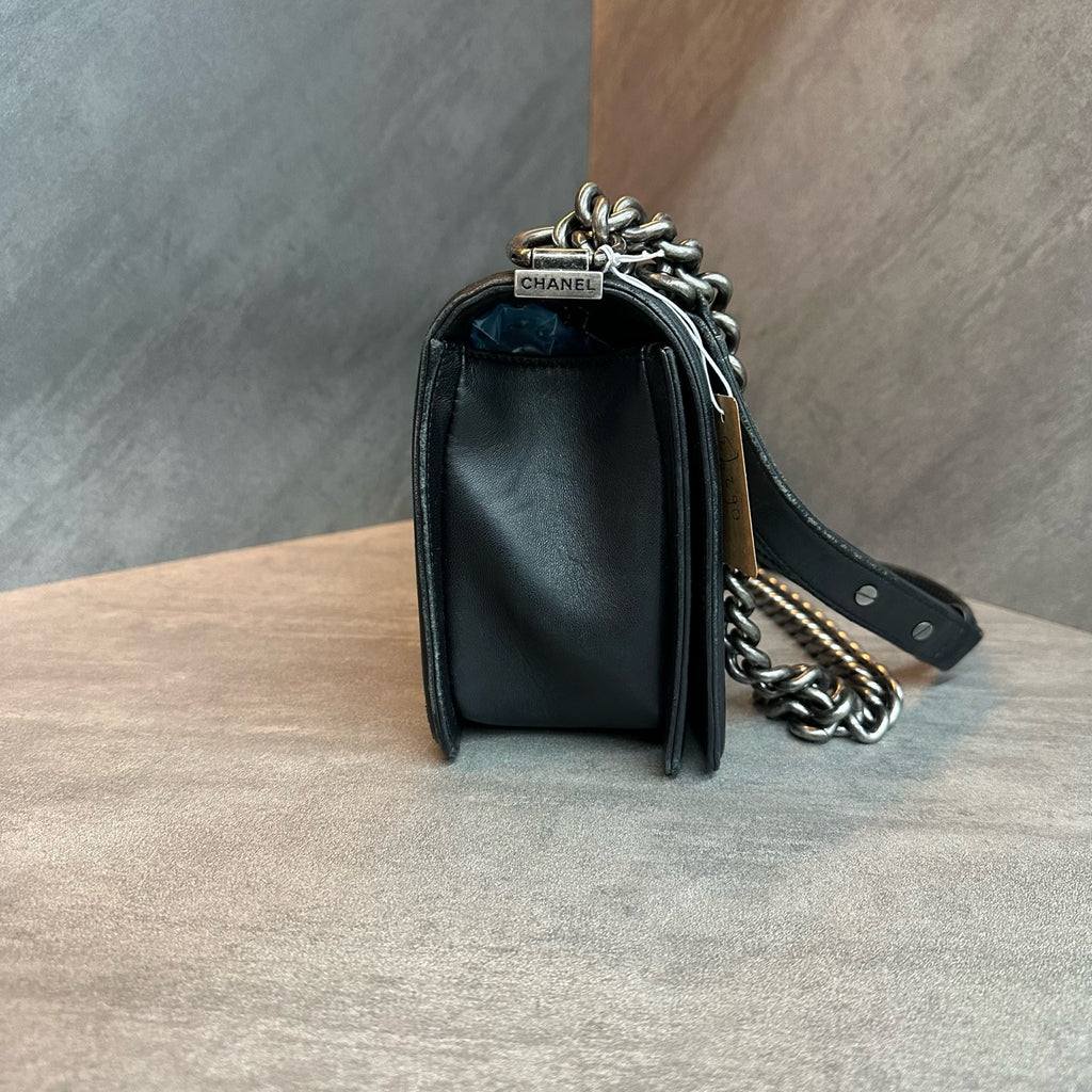 CHANEL leboy black silver-clasp sheepskin chain single-shoulder bag, 18K