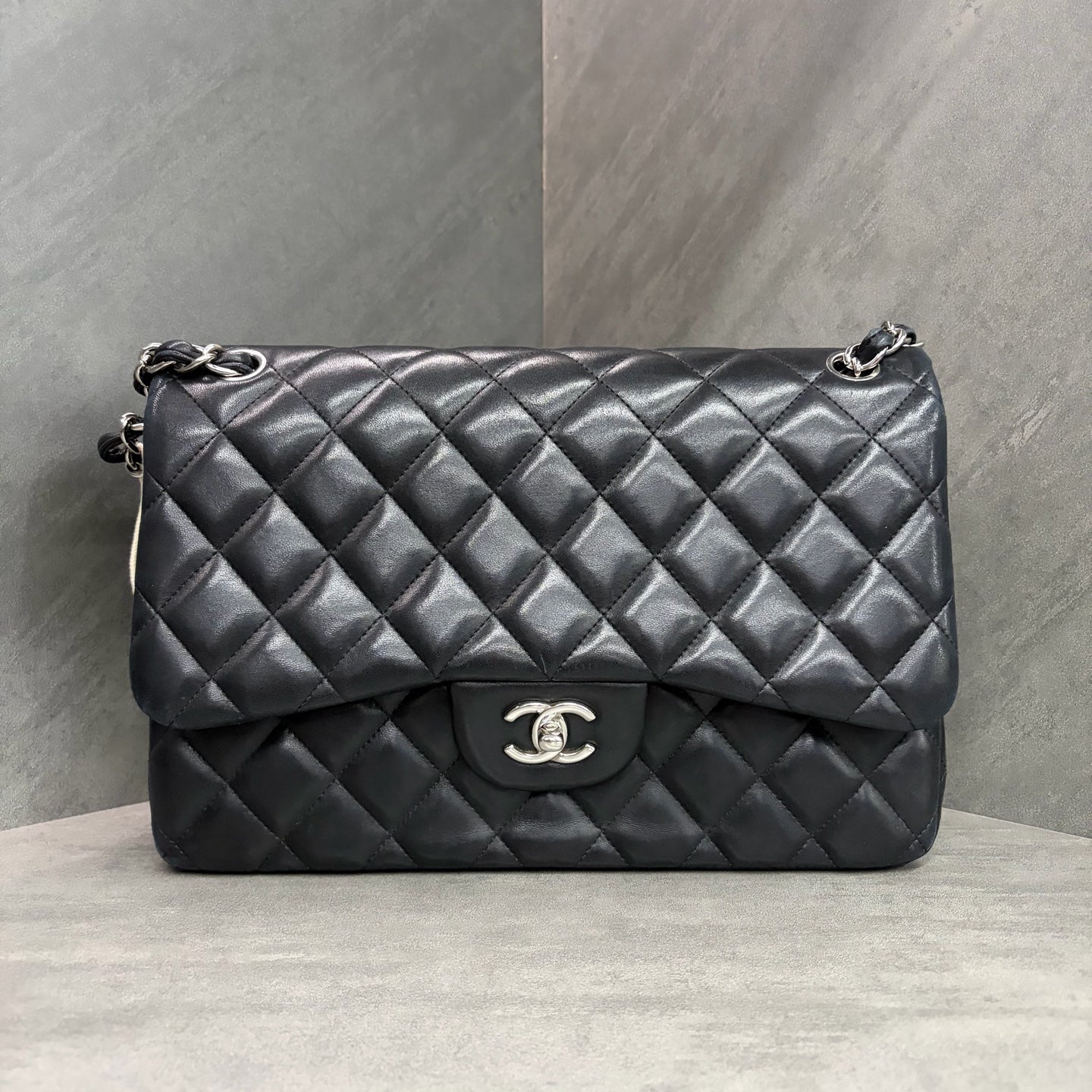 Chanel cf jumbo Black Silver sheepskin 14K cardless bag type three-dimensional inner lining clean stock