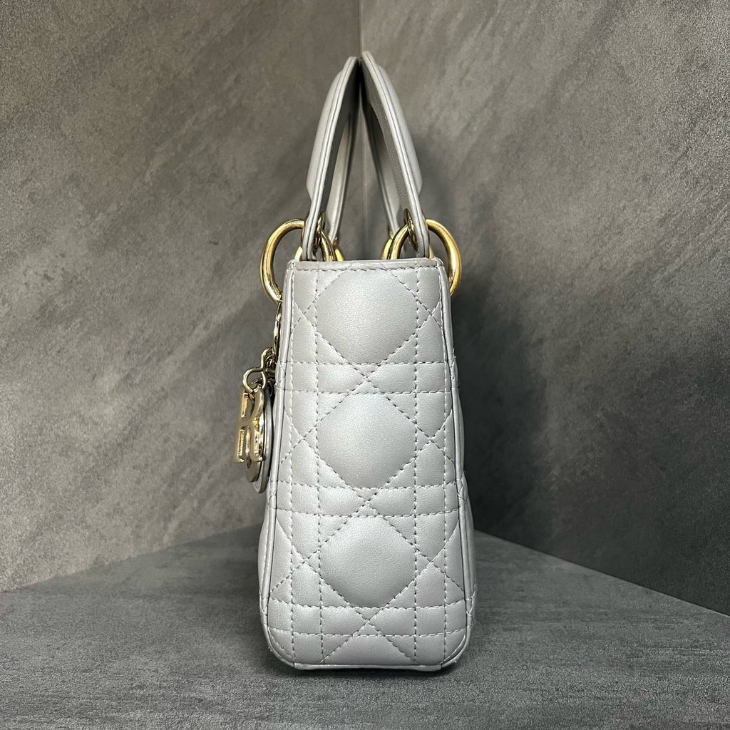 Dior Lady Dior three-compartment lambskin handbag, gray chain, 2021 serial code, accessories include dust bag and box