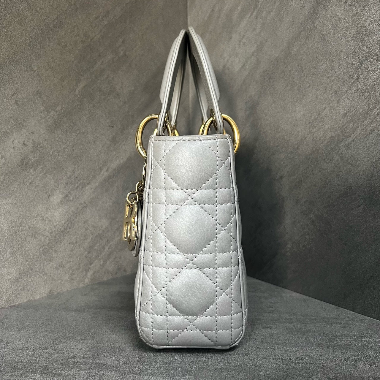 Dior Lady Dior three-compartment lambskin handbag, gray chain, 2021 serial code, accessories include dust bag and box