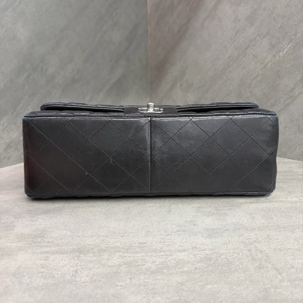 Chanel cf jumbo Black Silver sheepskin 14K cardless bag type three-dimensional inner lining clean stock