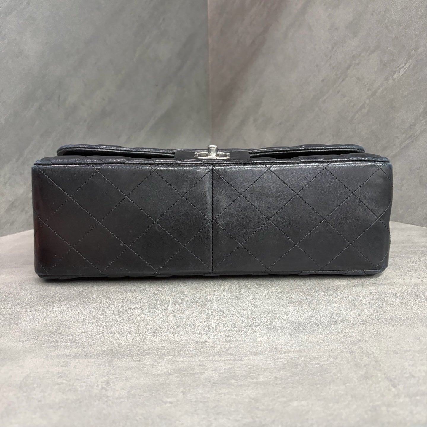 Chanel cf jumbo Black Silver sheepskin 14K cardless bag type three-dimensional inner lining clean stock