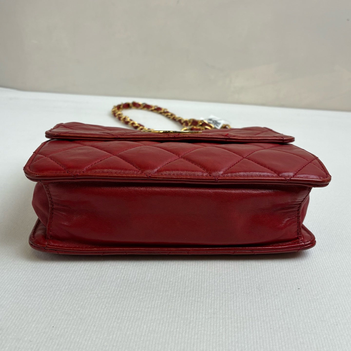 Chanel Vintage Red and Gold Round Double C Square Bag Length 17.5cm Lambskin Material Bright Red 98% New