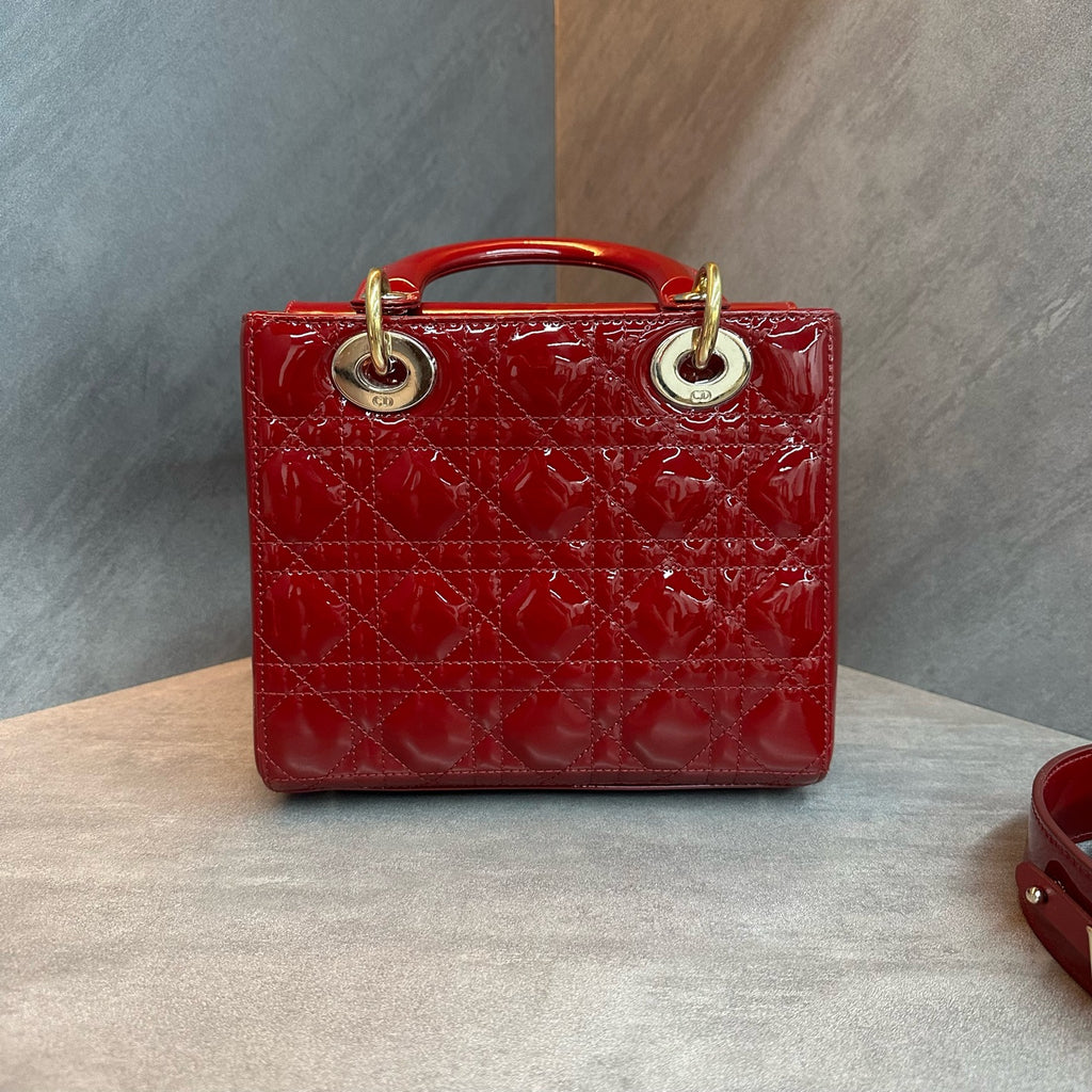 Dior four-check red gold patent leather chain bag with 22-year-old coded letter shoulder strap and suede lining