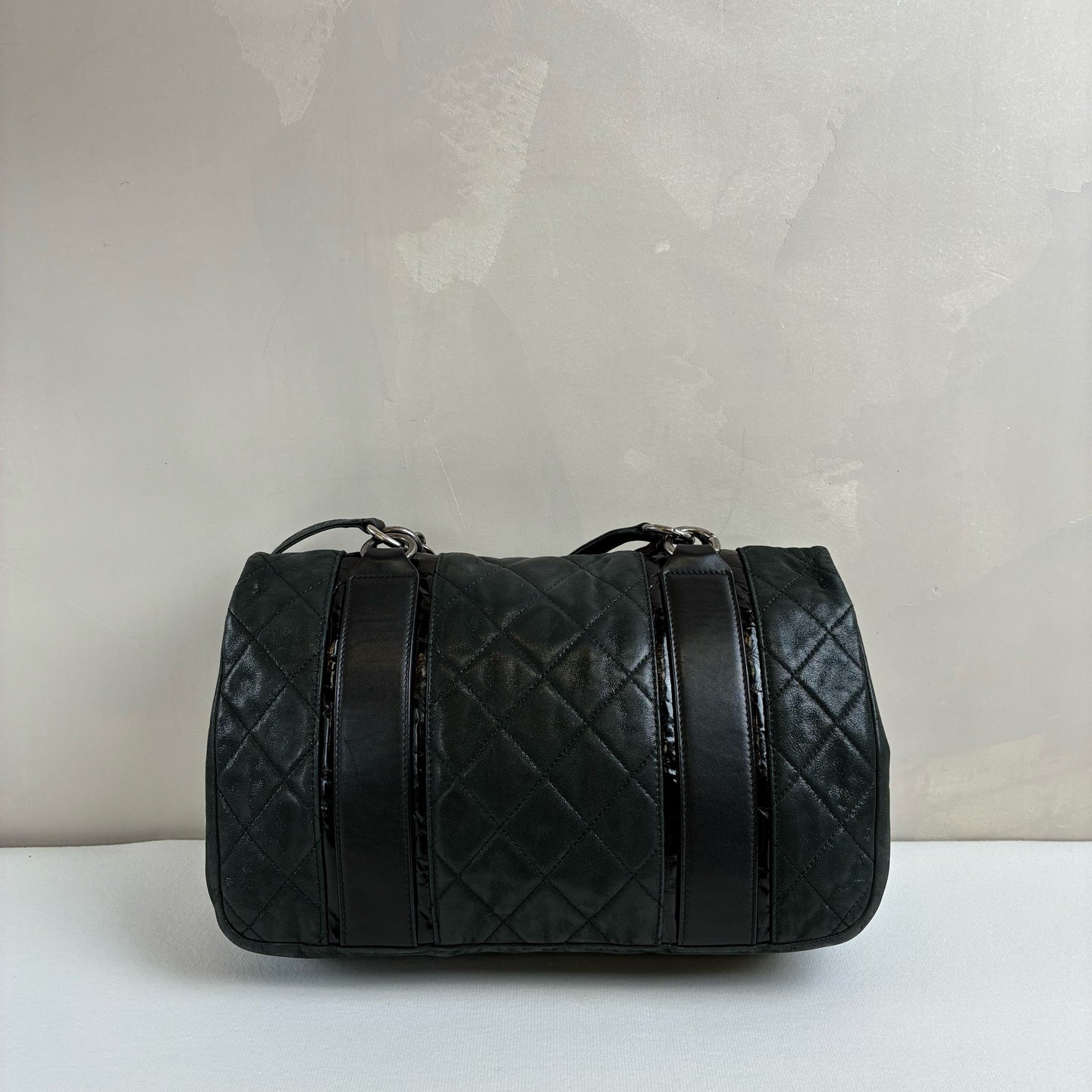 Chanel Grey Green Cambridge Messenger Bag Crossbody Bag 14 Open with Card 25×15 Medium Size Adjustable Shoulder Strap