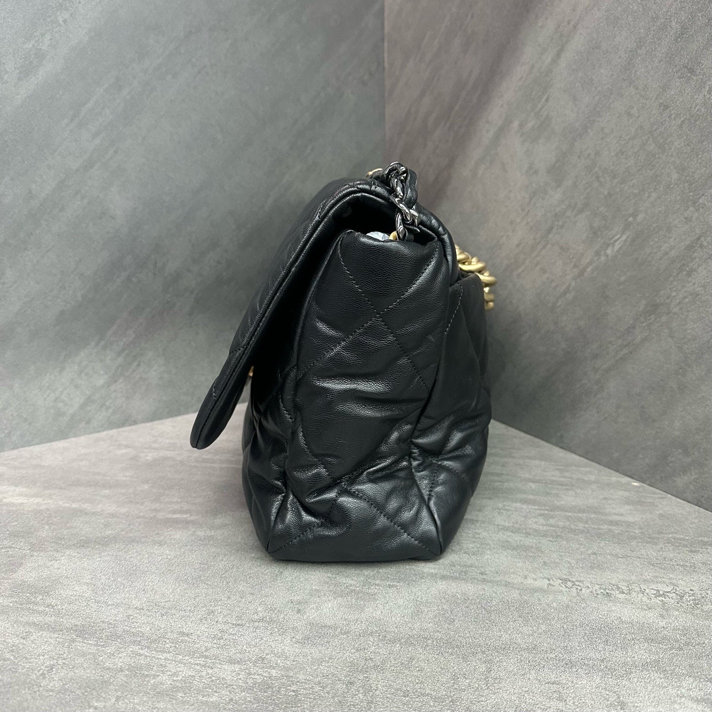 Chanel 19 Bag Max, 28 series, with authenticity card, original condition