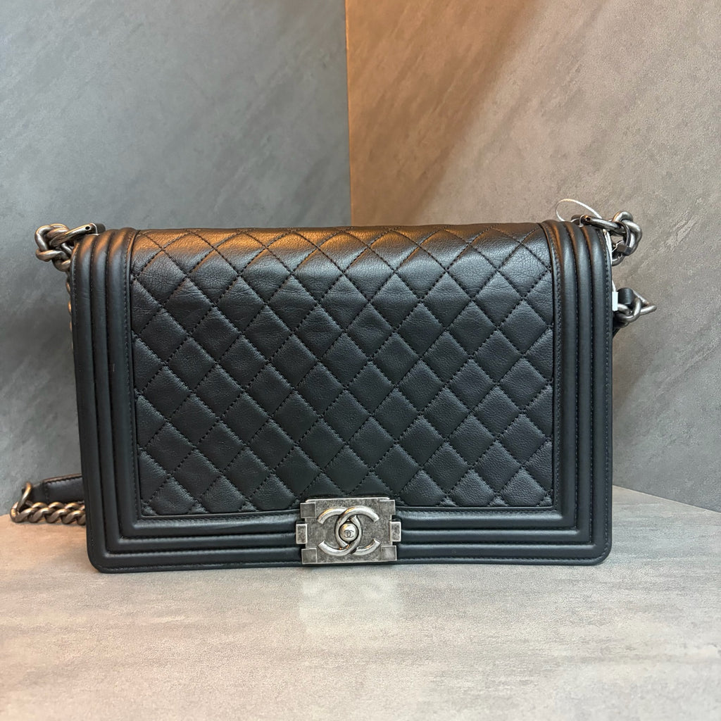 Chanel leboy medium to large-sized black silver cowhide chain bag, 19 kai, no card bag, good shape, clean inside