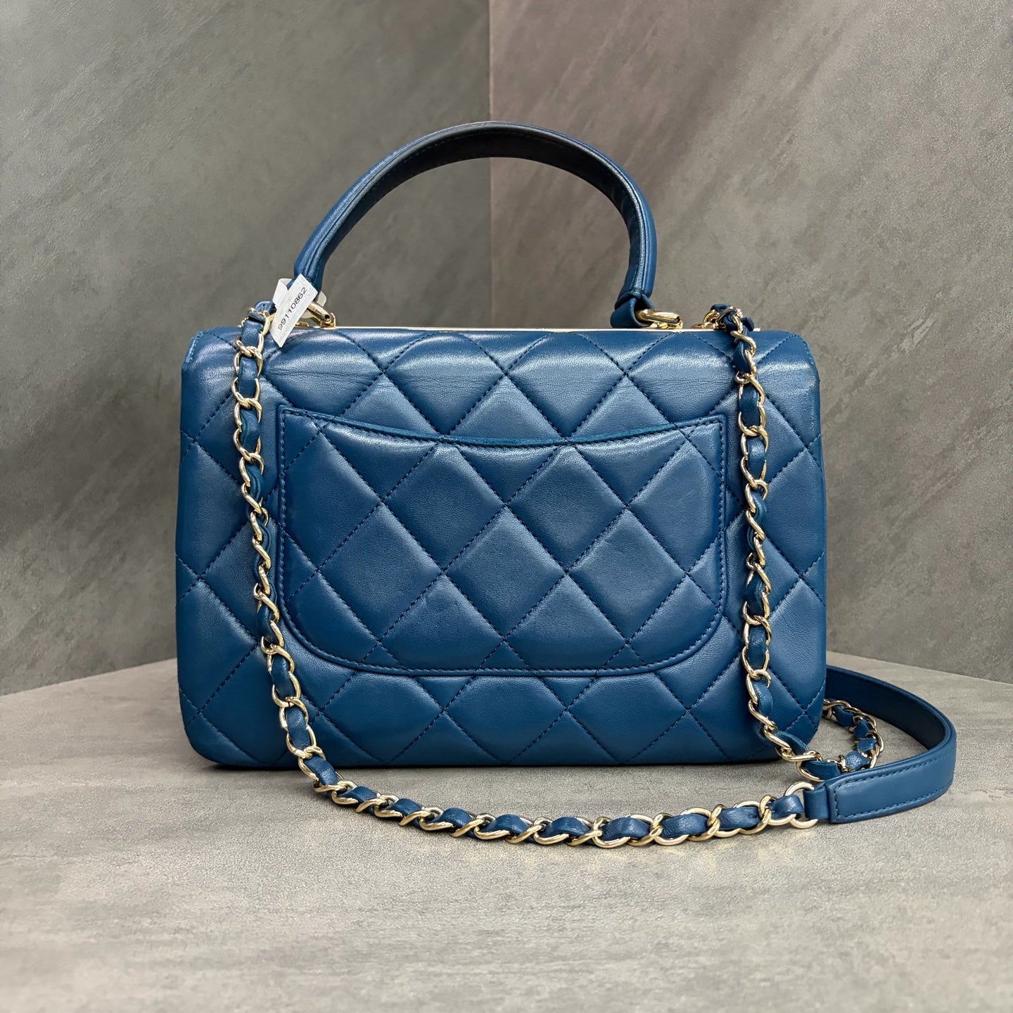 Chanel Trendy CC small blue gold-clasp sheepskin handbag, 24 kai, no card bag, good shape, clean inside