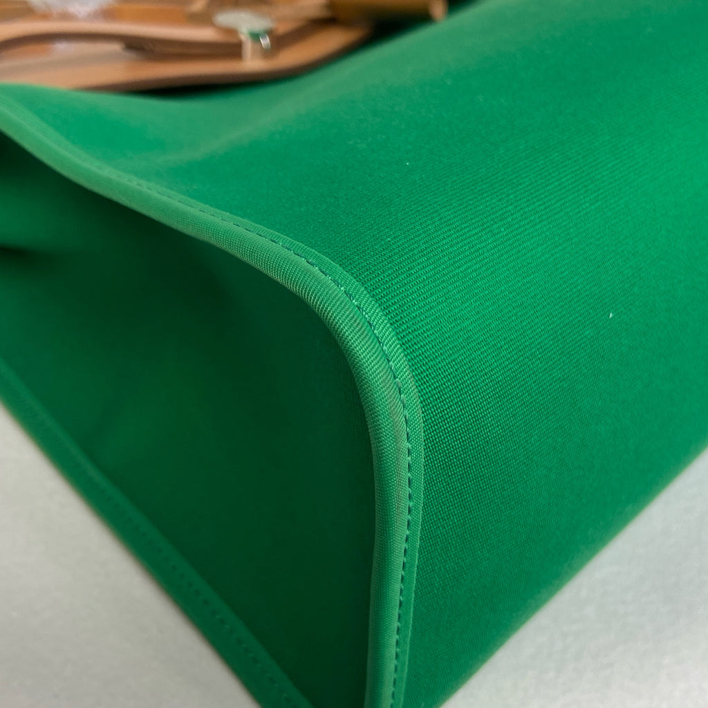 Hermes Mint Green Enamel Buckle Herbag 31 Y Stamp, 99% New, Size 31*27