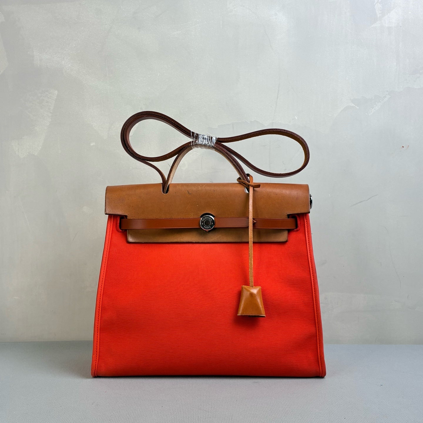 Hermès Herbag 31 H Frame, Hermès Orange Leather, 98% New, Size 31*25.