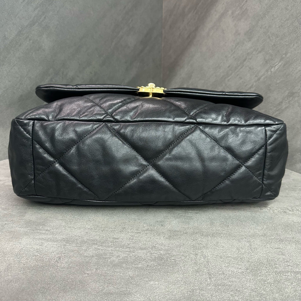Chanel 19 Bag Max, 28 series, with authenticity card, original condition