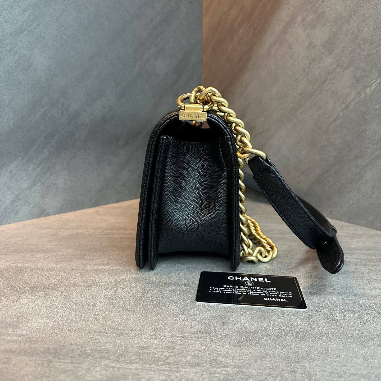 Chanel leboy medium-sized black gold lychee cowhide chain bag, 30 opening, card bag type, three-dimensional inside clean