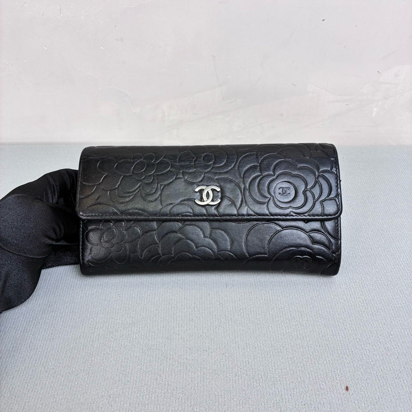 Chanel Camellia Crossbody Chain Bag 20 Opening With Card Classic Camellia Embossed Silver Interior Size 19.5*10