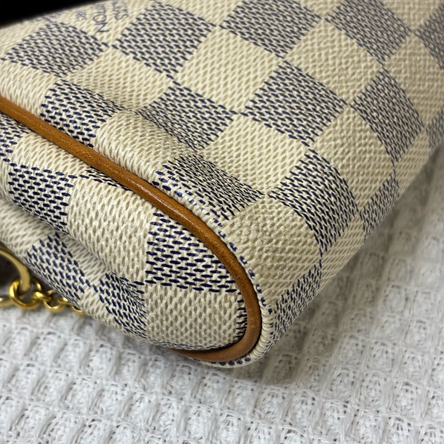 LV/Louis Vuitton White Checkerboard EVA Chain Bag Can be Worn Crossbody 99% New Size 24*12