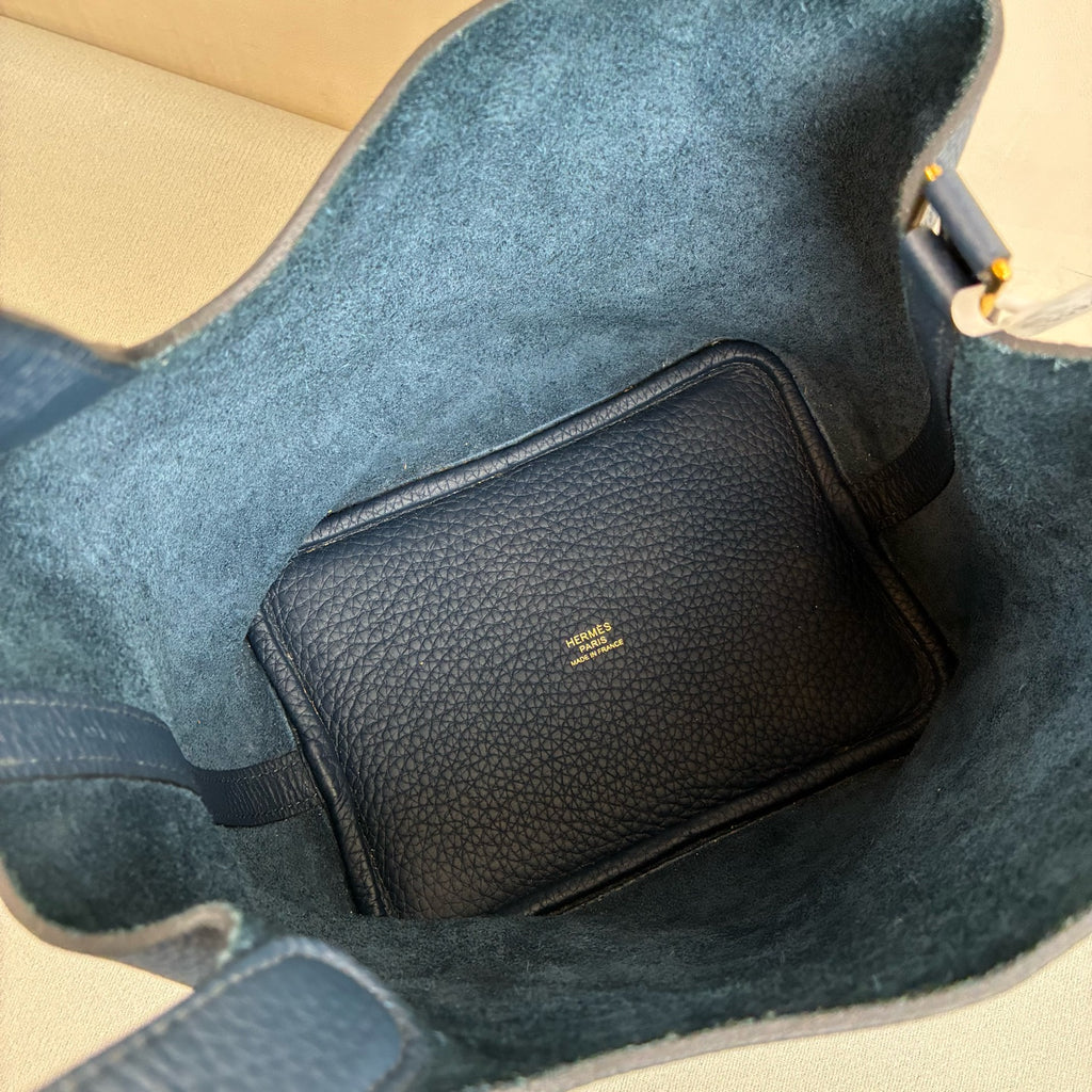 Hermes Picotin 18 Basket 18 in 99% new condition, W stamp, Midnight Blue, Gold Hardware, Handbag Dimensions