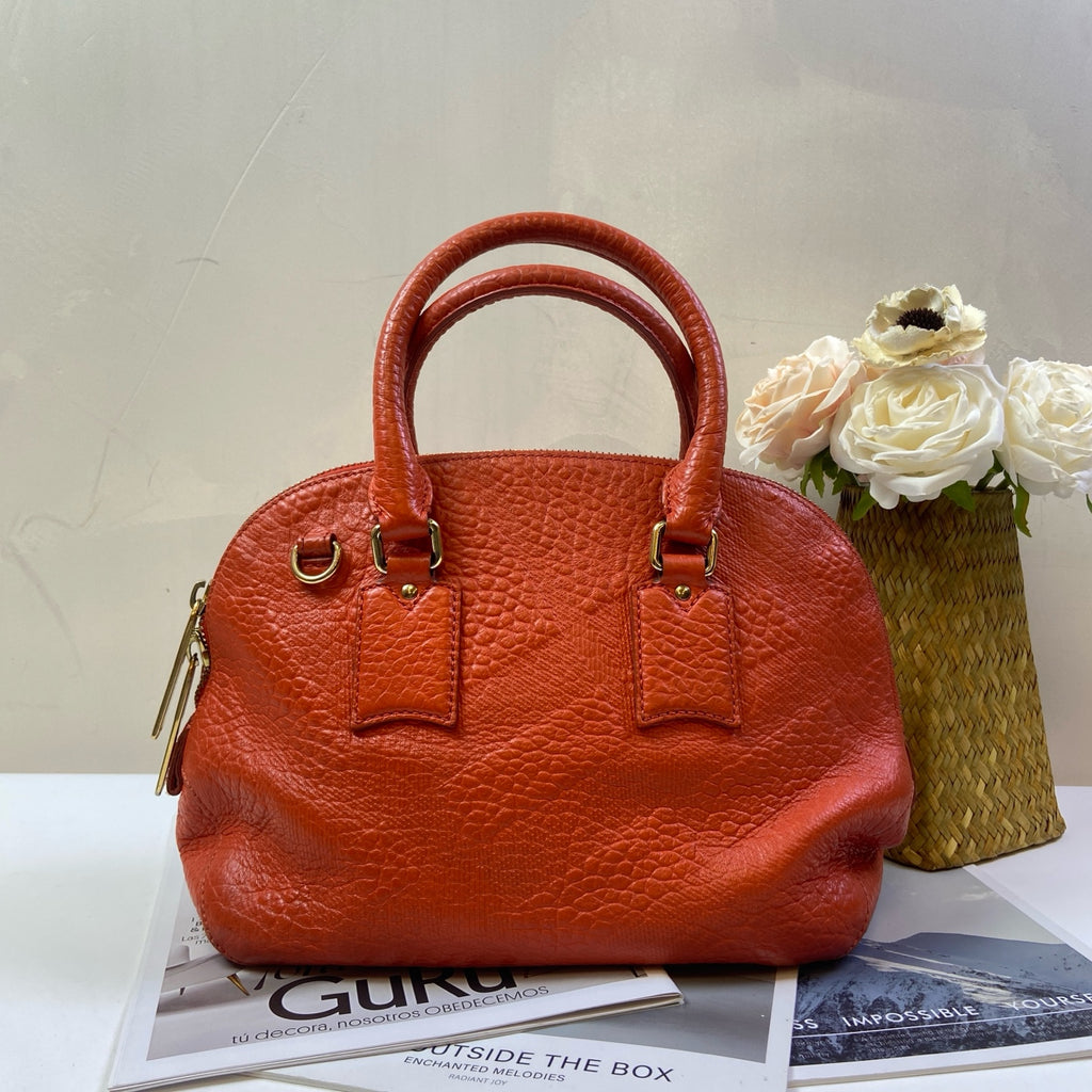 Burberry / Burberry Orange Pumpkin Bag Shell Bag Shoulder Bag 99% New Size 30*23 Cowhide Material Original Price: 106