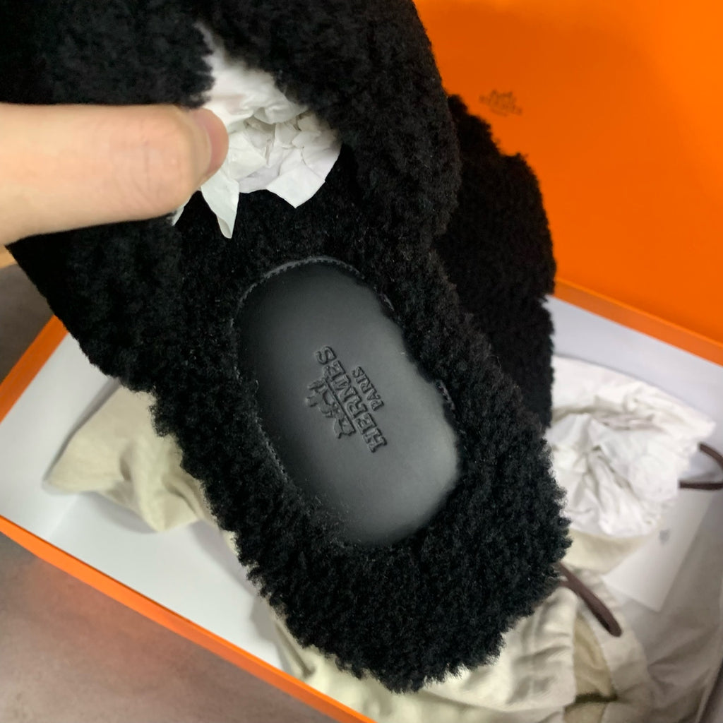 Hermès fluffy slippers