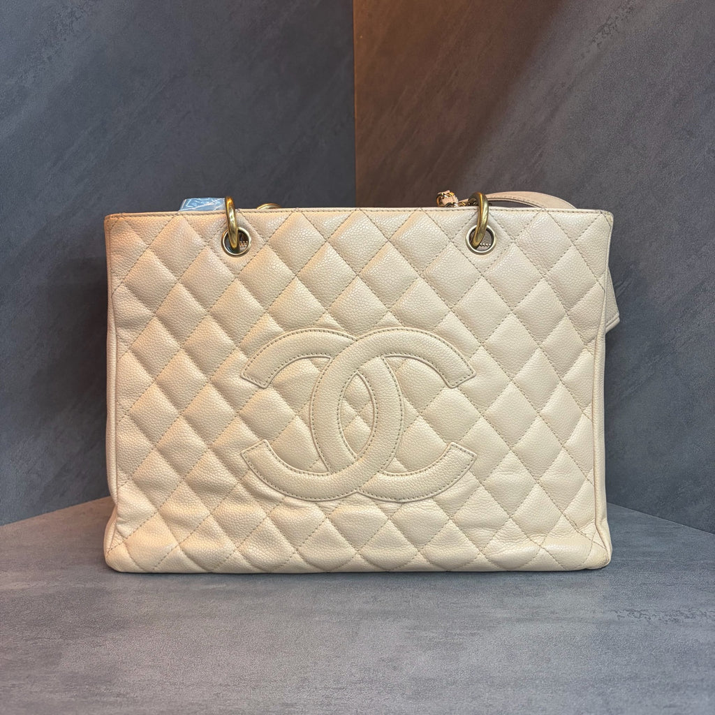 Chanel leboy medium size blue cowhide, 23 series with card, structured shape, clean interior