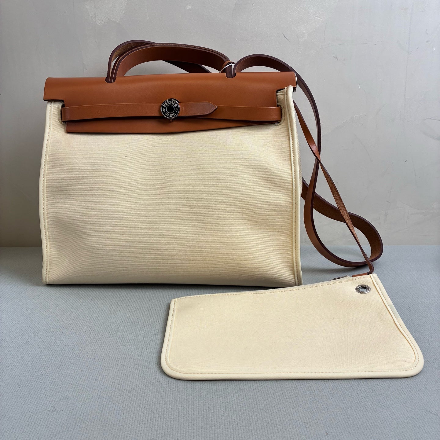 Hermès C刻 herbag31 beige canvas with leather trim, size 31*25.