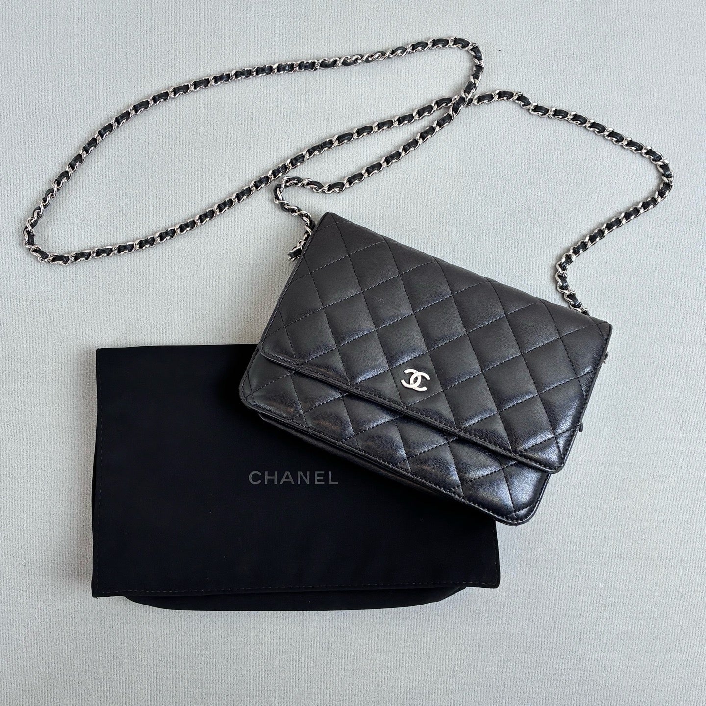 Chanel WOC Black Gold Lambskin Chain Bag 22 Open Black Lambskin Classic Diamond Pattern Gold Hardware Size 19×12cm