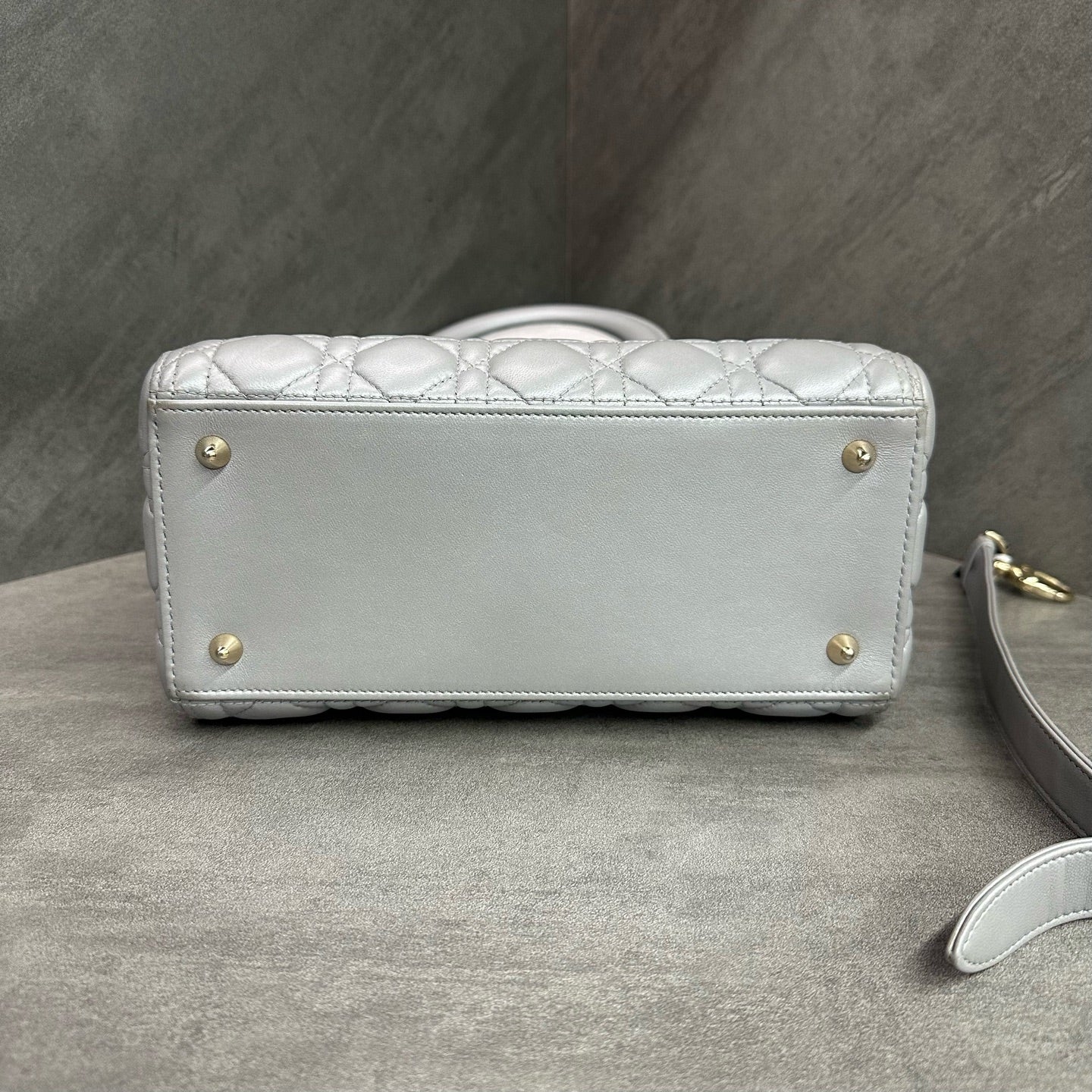 Dior Lady Dior Five-grid Lambskin Pearlescent Gray Gold Clasp 2018 Serial Code