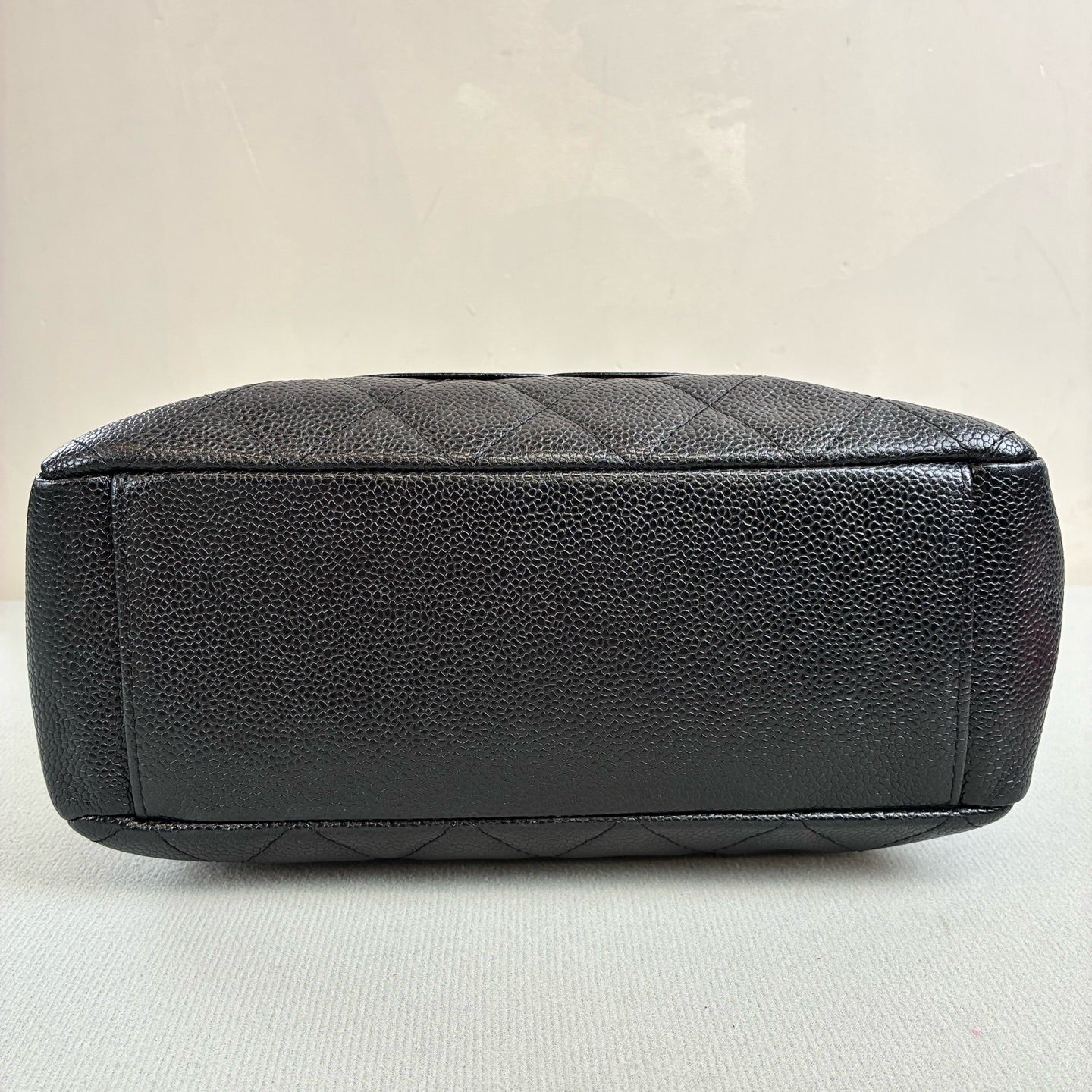 Chanel 9-inch Small Black and Gold PST Litchi Grain Cowhide Shoulder Bag Size 26*21 Condition 99% New