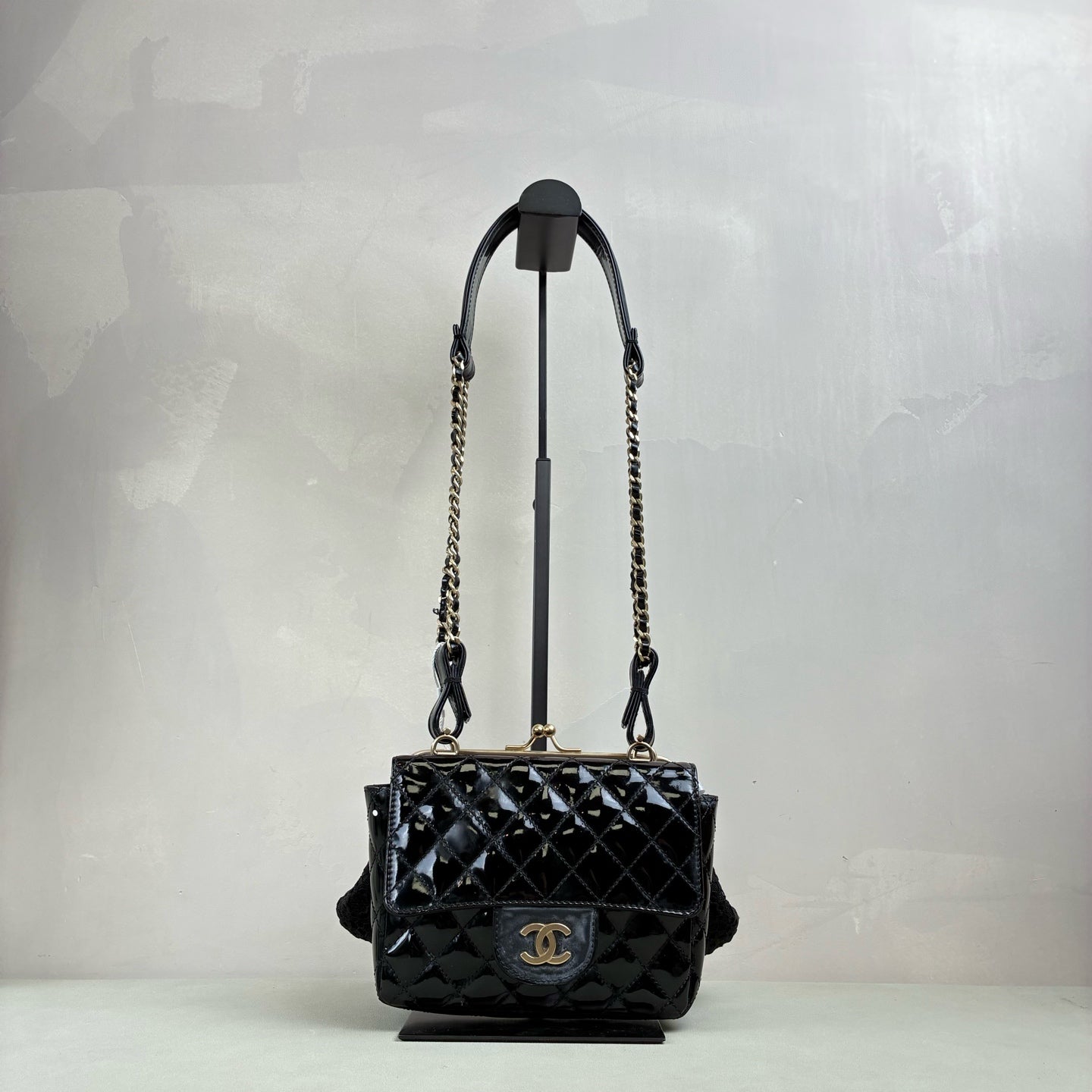 Chanel 13 Open Black and Gold Diamond Pattern Patent Leather with Lace Camellia Mouth Frog Bag, Underarm Bag Size 8*16*12