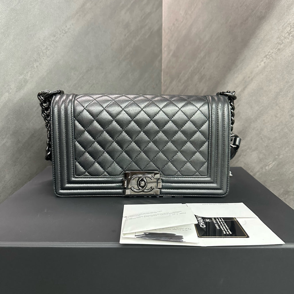 CHANEL, medium-sized, in excellent condition, So Black Leboy series, black-buckled quilted leather chain shoulder crossbody handbag, 23