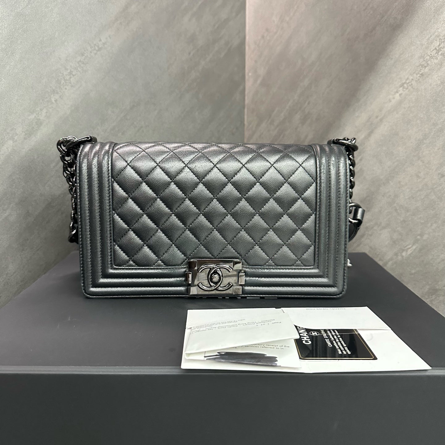 CHANEL, medium-sized, in excellent condition, So Black Leboy series, black-buckled quilted leather chain shoulder crossbody handbag, 23