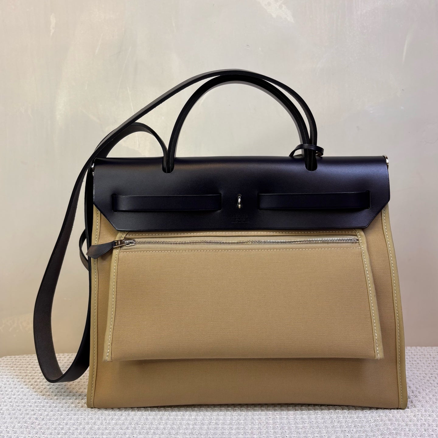 99% new Hermes khaki canvas and leather silver buckle herbag31 Z stamp