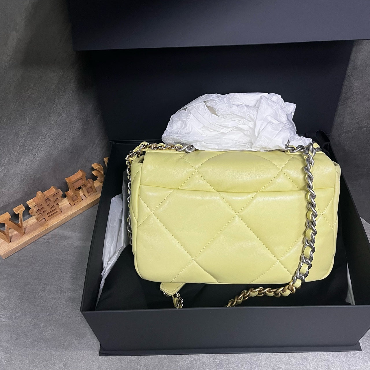 2024 complete set with invoice, 19bag small size, brand new in beige