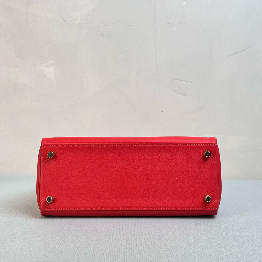 Hermès Kelly 25 A Stamp Tomato Red with Gold Hardware, Swift Leather, 99% New, Size 18*23 cm