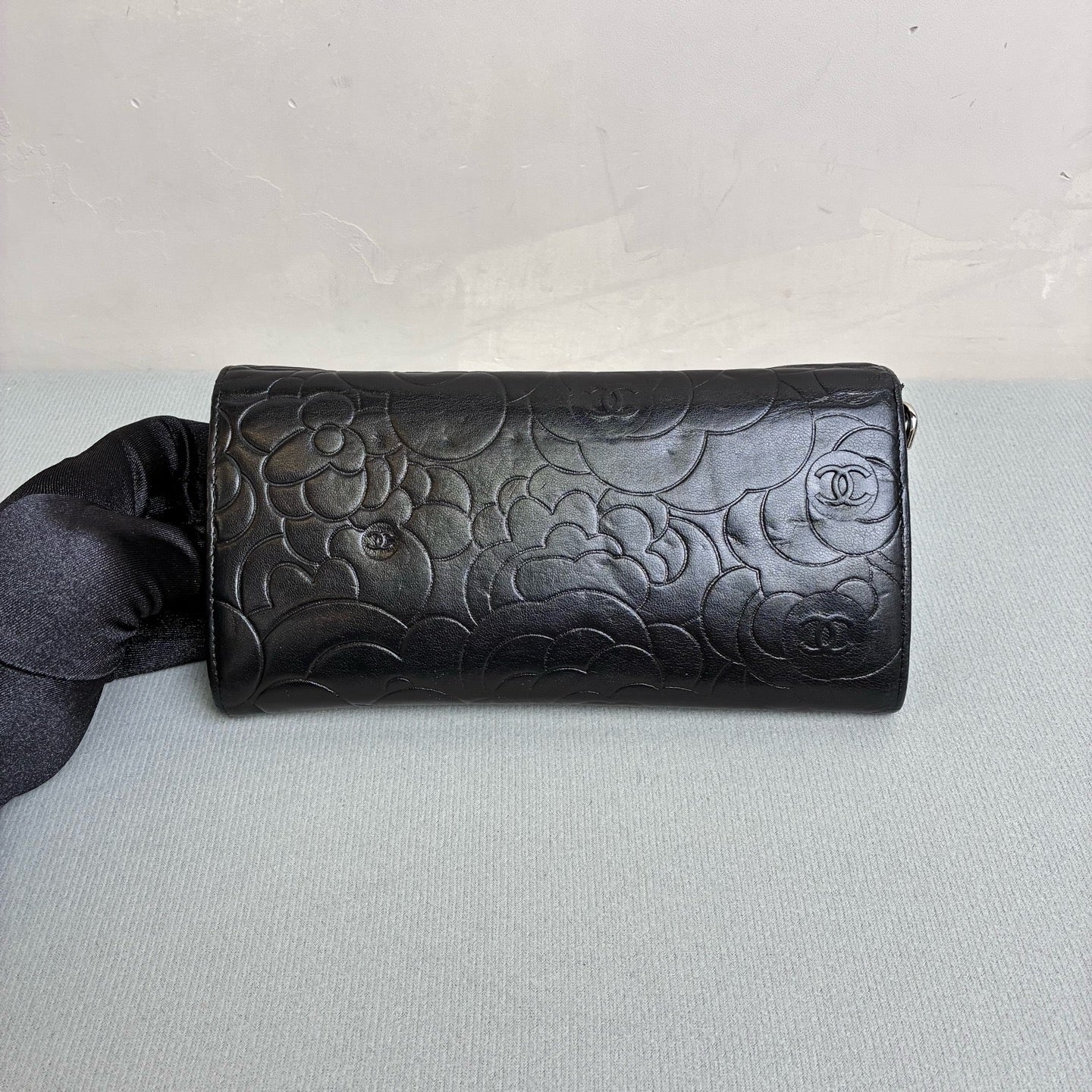 Chanel Camellia Crossbody Chain Bag 20 Opening With Card Classic Camellia Embossed Silver Interior Size 19.5*10