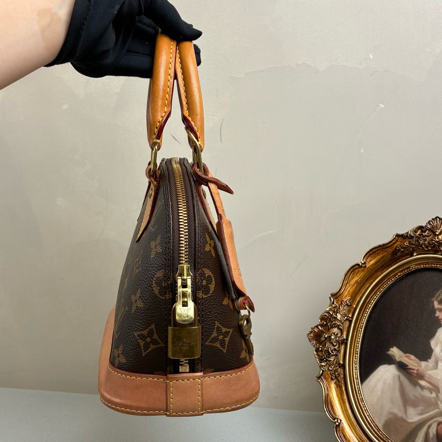 98% New LV Louis Vuitton Alma BB Shell Bag Classic Monogram with Brown Leather Edges Gold Hardware Size 23.5×17.5×1