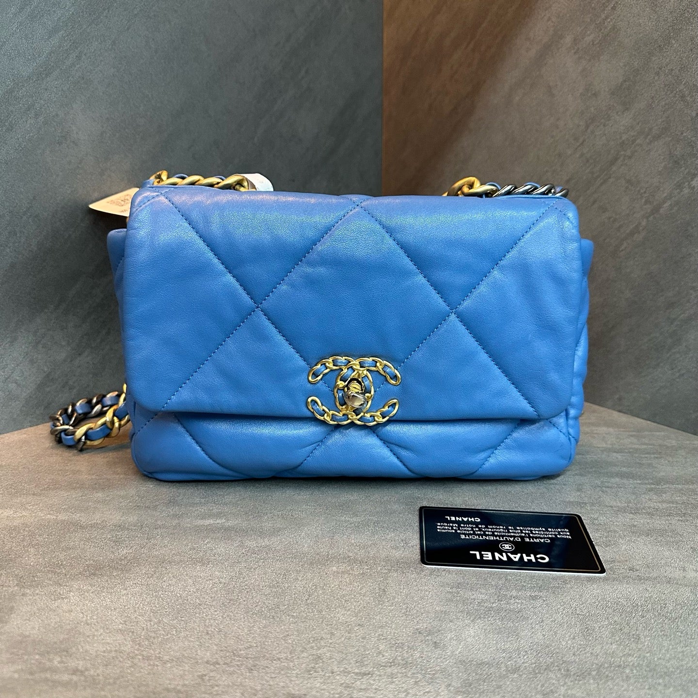 Chanel 19bag, small, blue, gold buckle, diamond-patterned sheepskin chain bag, 29 opening, card bag type, three-dimensional, clean inside