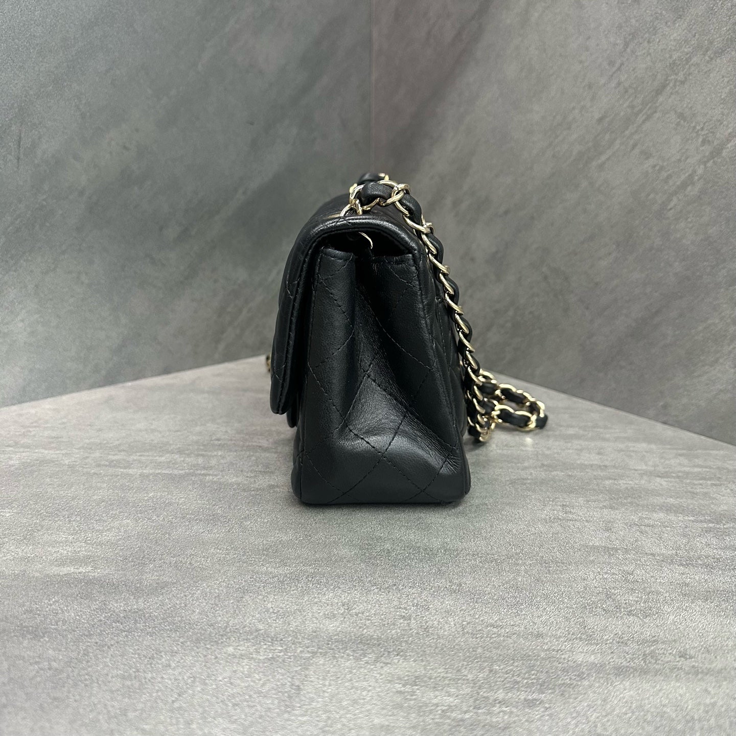 Chanel Fang Fattie Black gold sheepskin chain bag, 23 opening type, three-dimensional and clean inside