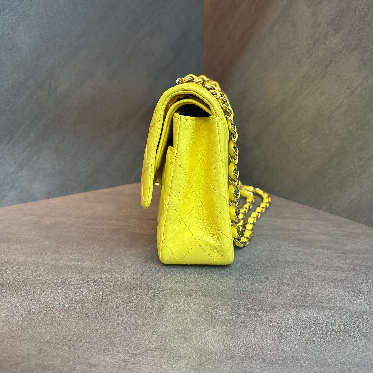 Chanel cf medium size yellow golden buckle sheepskin chain bag, 15, three-dimensional opening type, clean inside
