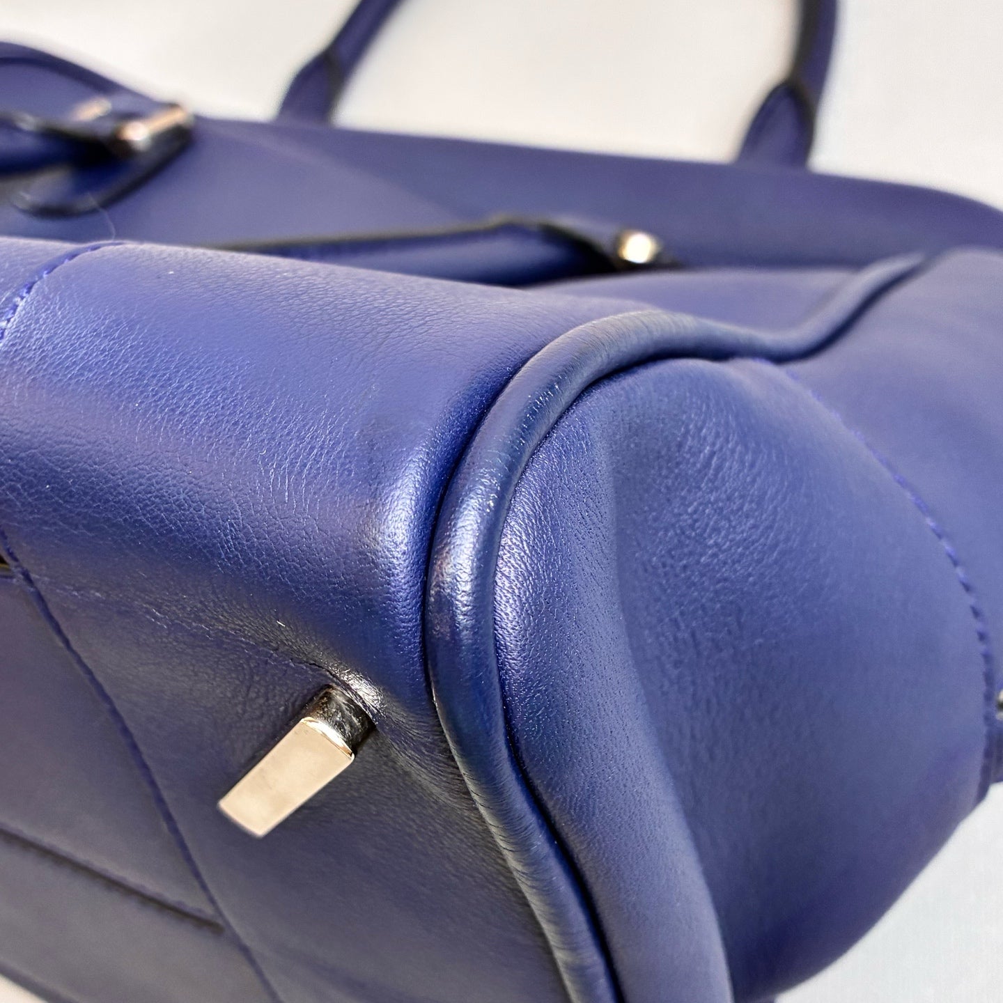 Loewe/Amazon Boston Navy Blue Handheld Crossbody Bag Size 37x26x18 Leather