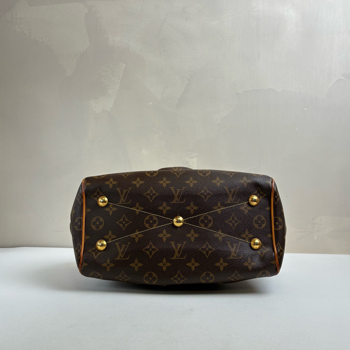 Louis Vuitton/LV Classic Monogram Small Dumpling Bag Handbag 99% New Size: 28 x 11 x 24 cm