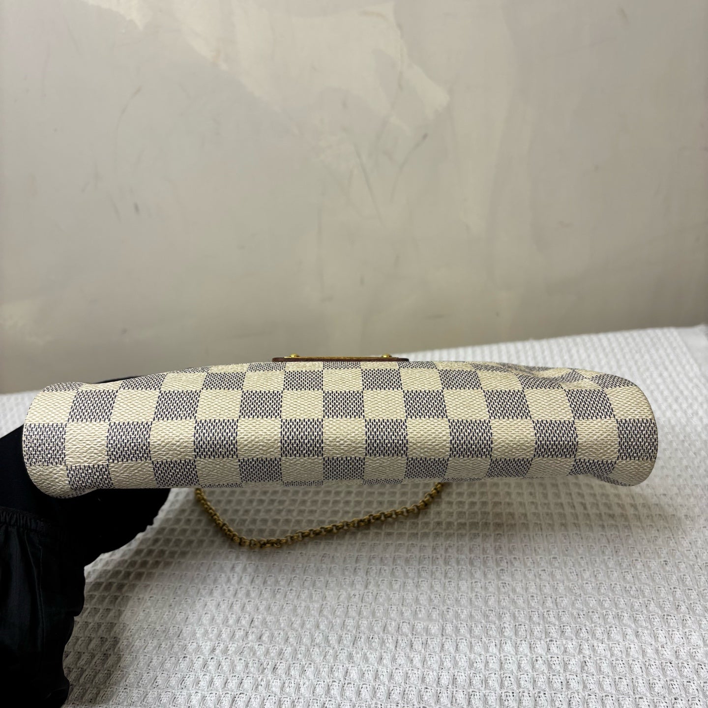 LV/Louis Vuitton White Checkerboard EVA Chain Bag Can be Worn Crossbody 99% New Size 24*12