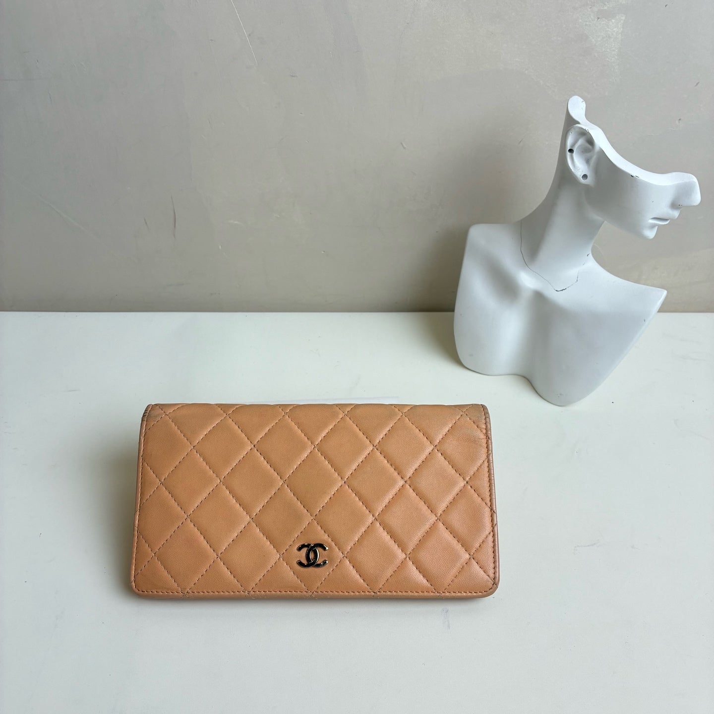 Chanel Long Wallet 12-fold Light Pink Lambskin Diamond Pattern Silver Hardware 98% New Size 18.5*10