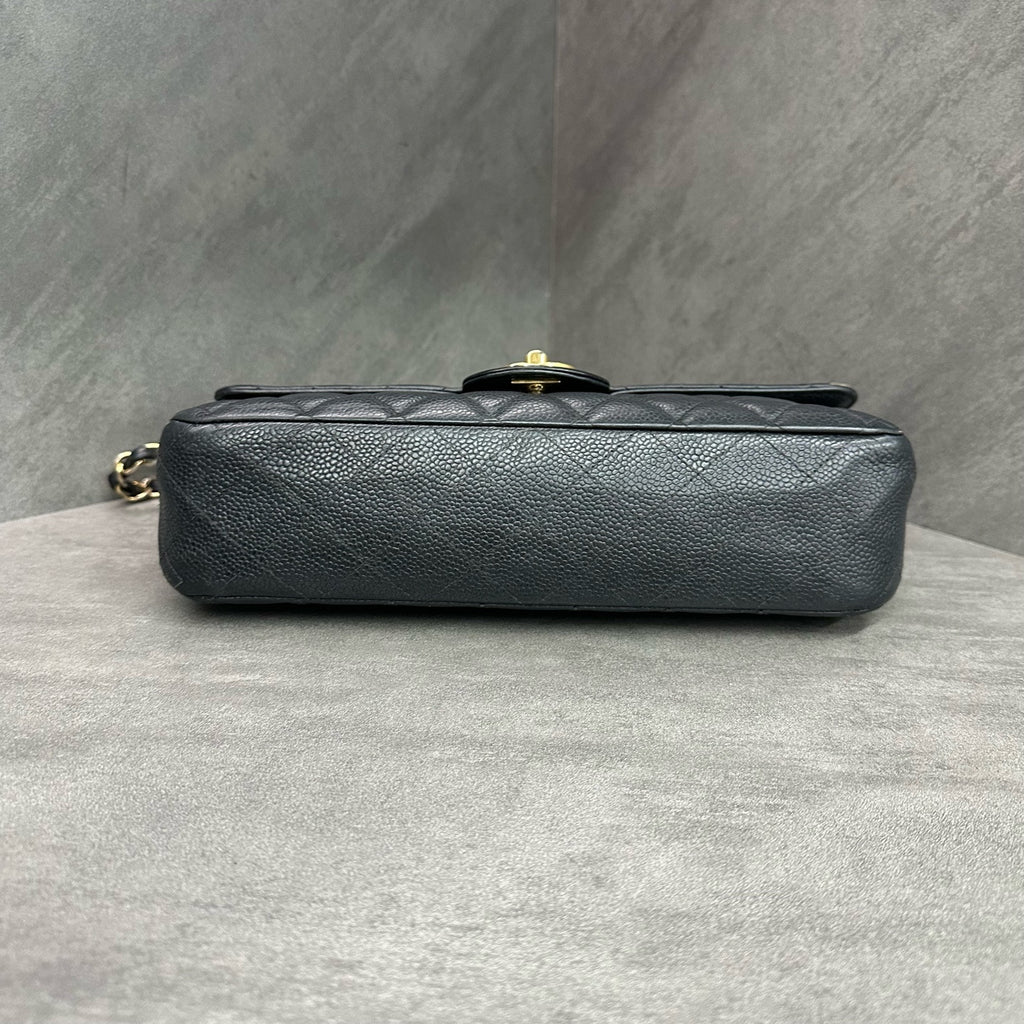 Chanel CF Medium Black Gold Lambskin Chain Bag 15 Opening
