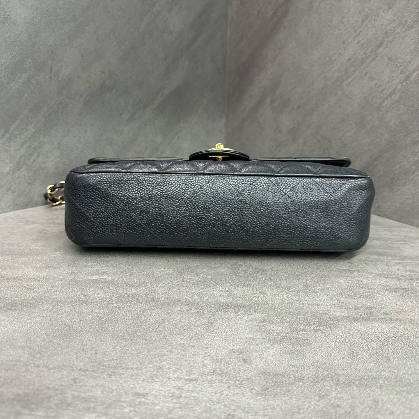 Chanel CF Medium Black Gold Lambskin Chain Bag 15 Opening
