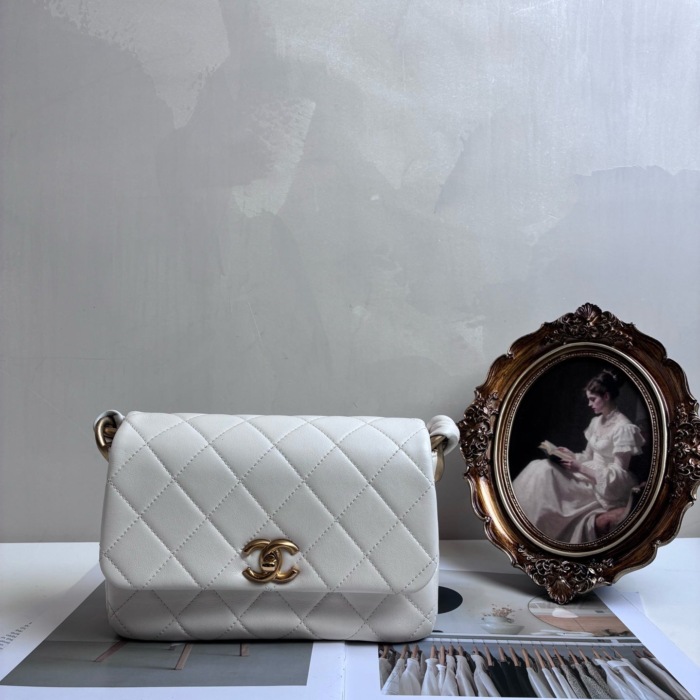 Chanel 24S New Chunky Chain Underarm Bag Shoulder Bag 99% New Size: 21.5*6*13 Platinum Lambskin