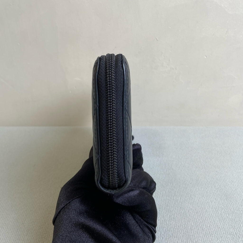 CHANEL 15 Opening 99% New Black Quilted Zipper Wallet Size: 19*10