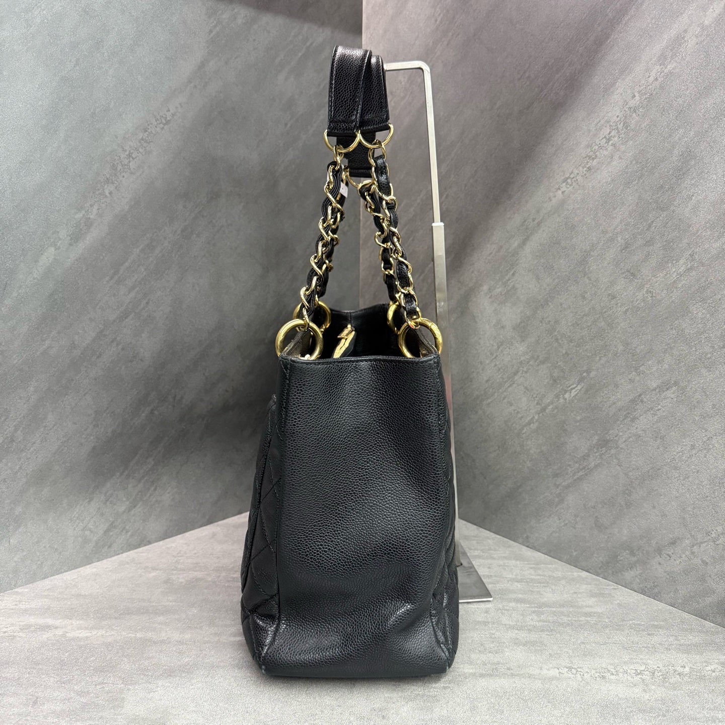 Chanel gst lychee cowhide black gold 16k card with strap